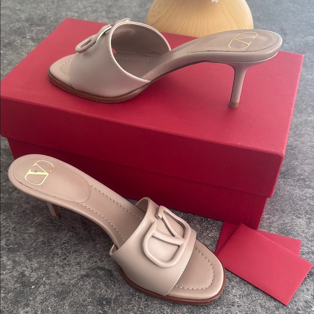 Valentino Cream Heels Elegant Mule-Style size 38